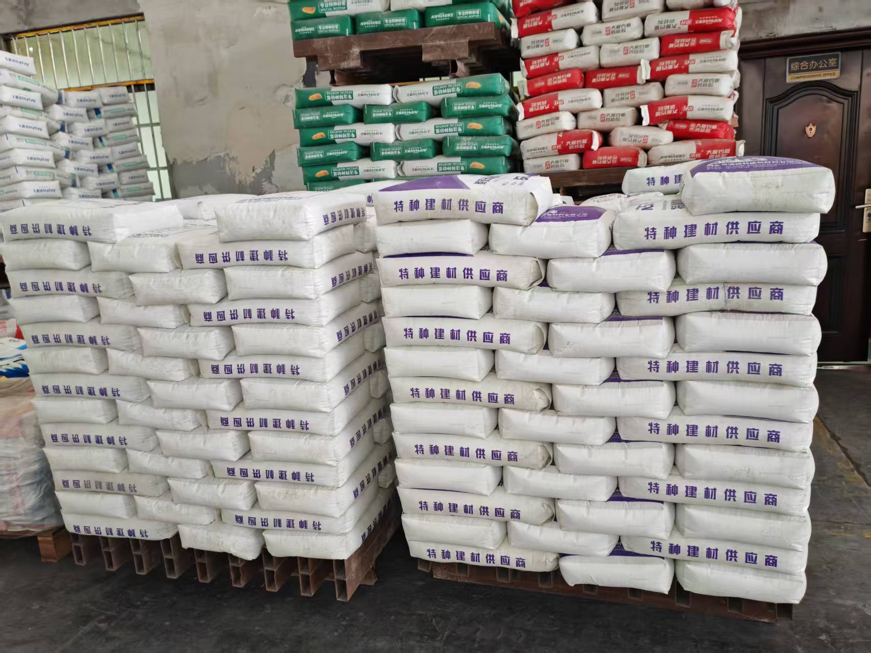 龙陵拱顶带模注浆料